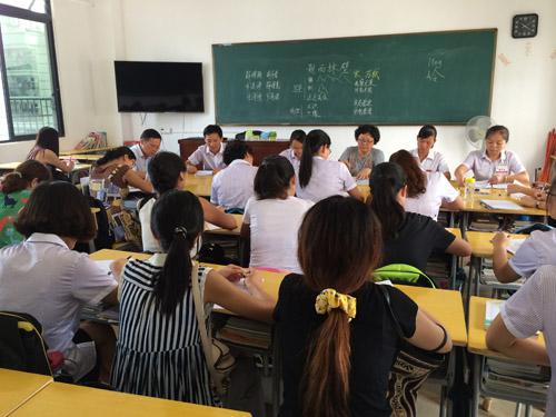 深入一线课堂 助推专业成长 ——教科院小教专业研究生多次到小学开展听评课活动